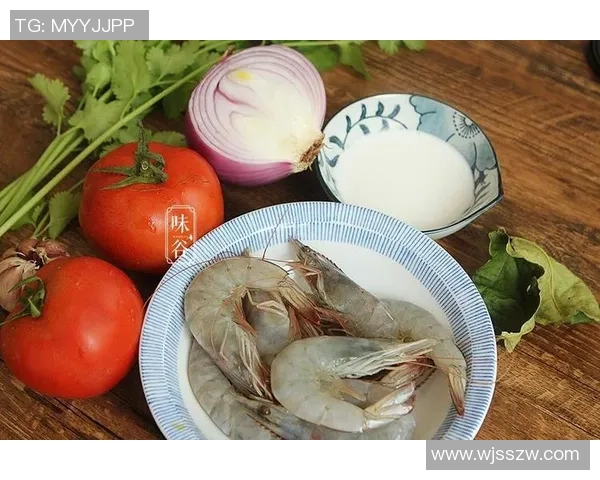 足球明星亲自下厨炒菜高清图片展示球场之外的另一面魅力