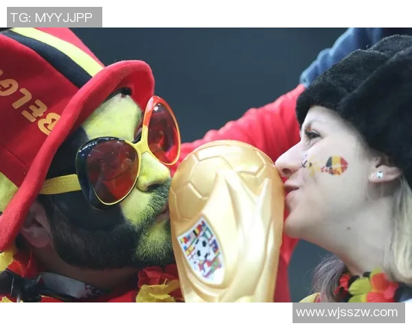 小孩与足球明星亲密互动瞬间感动无数球迷的温馨视频