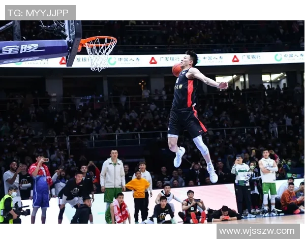 篮球明星汇：聚焦全球顶尖球员的精彩瞬间与职业生涯回顾